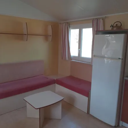 Mobile Sleeps 4